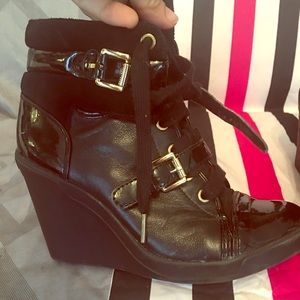 Beautiful Michael kors sneakers.